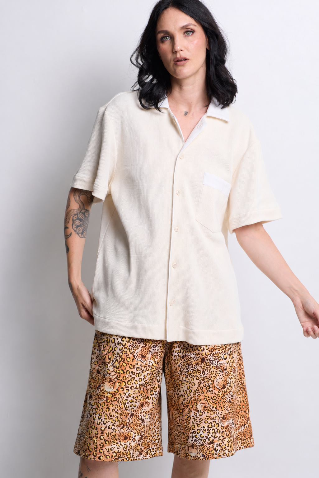 WORLD 5620 Sweat Sweat Shorts Liberty's Hidden Leopard (UNISEX)
