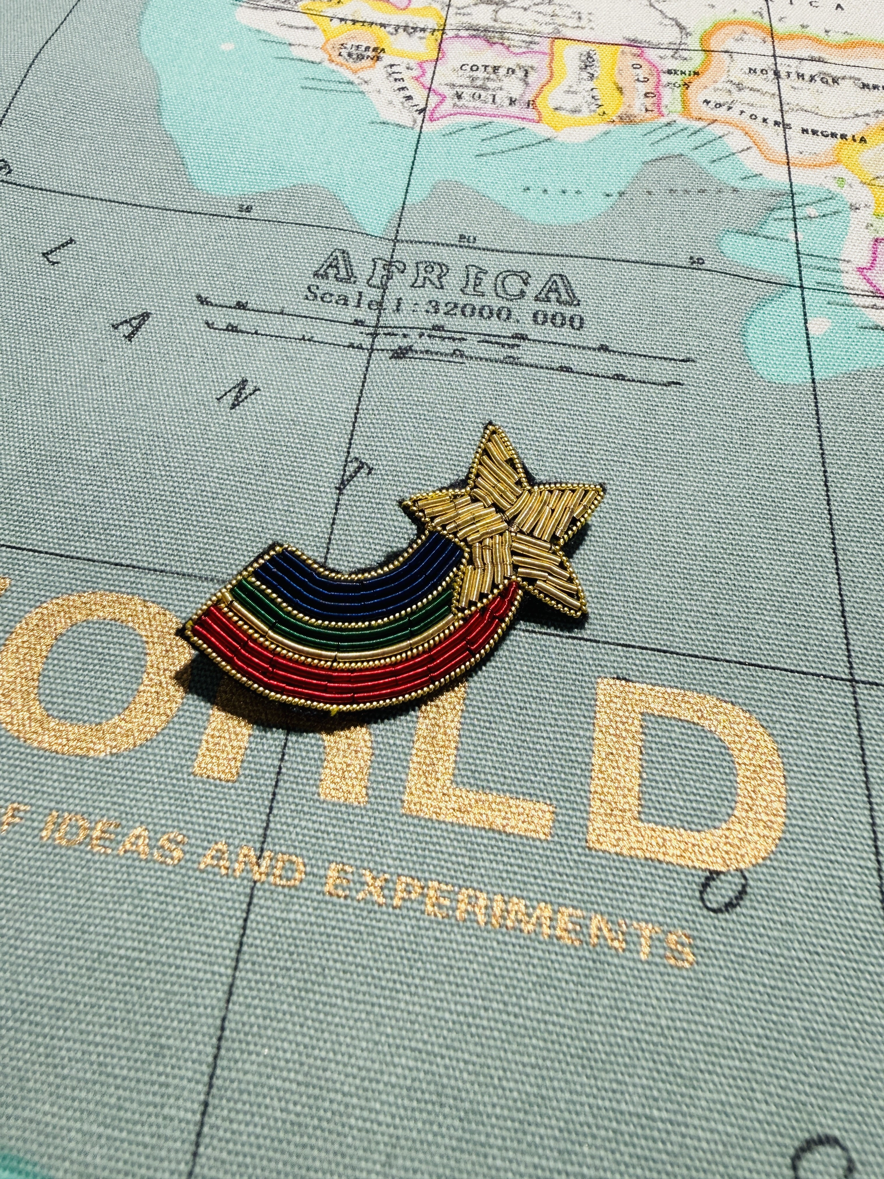 WORLD Bullion Brooch - Shooting Rainbow Star