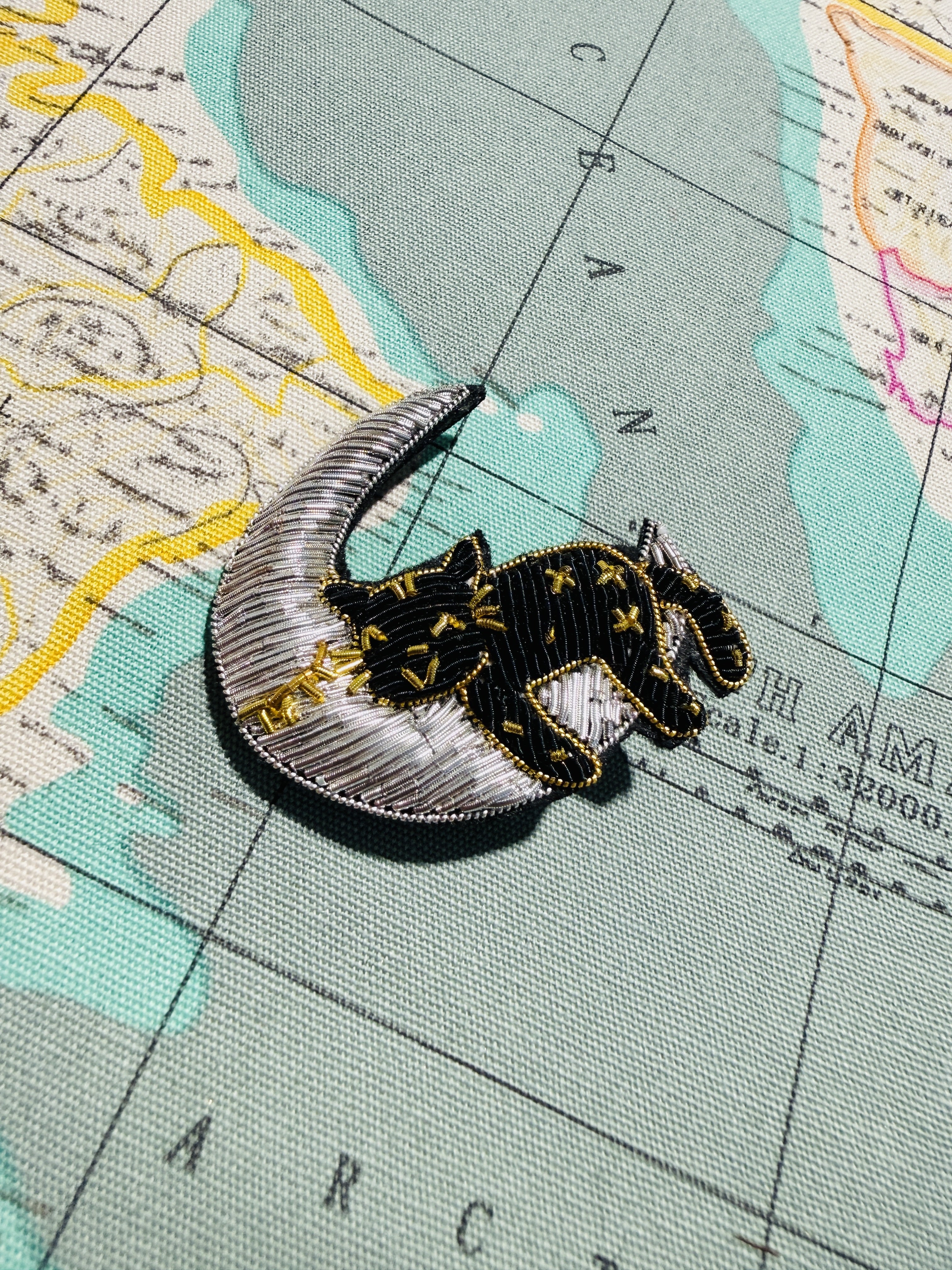 WORLD Bullion Brooch - Cat Sleeping in my Dreams
