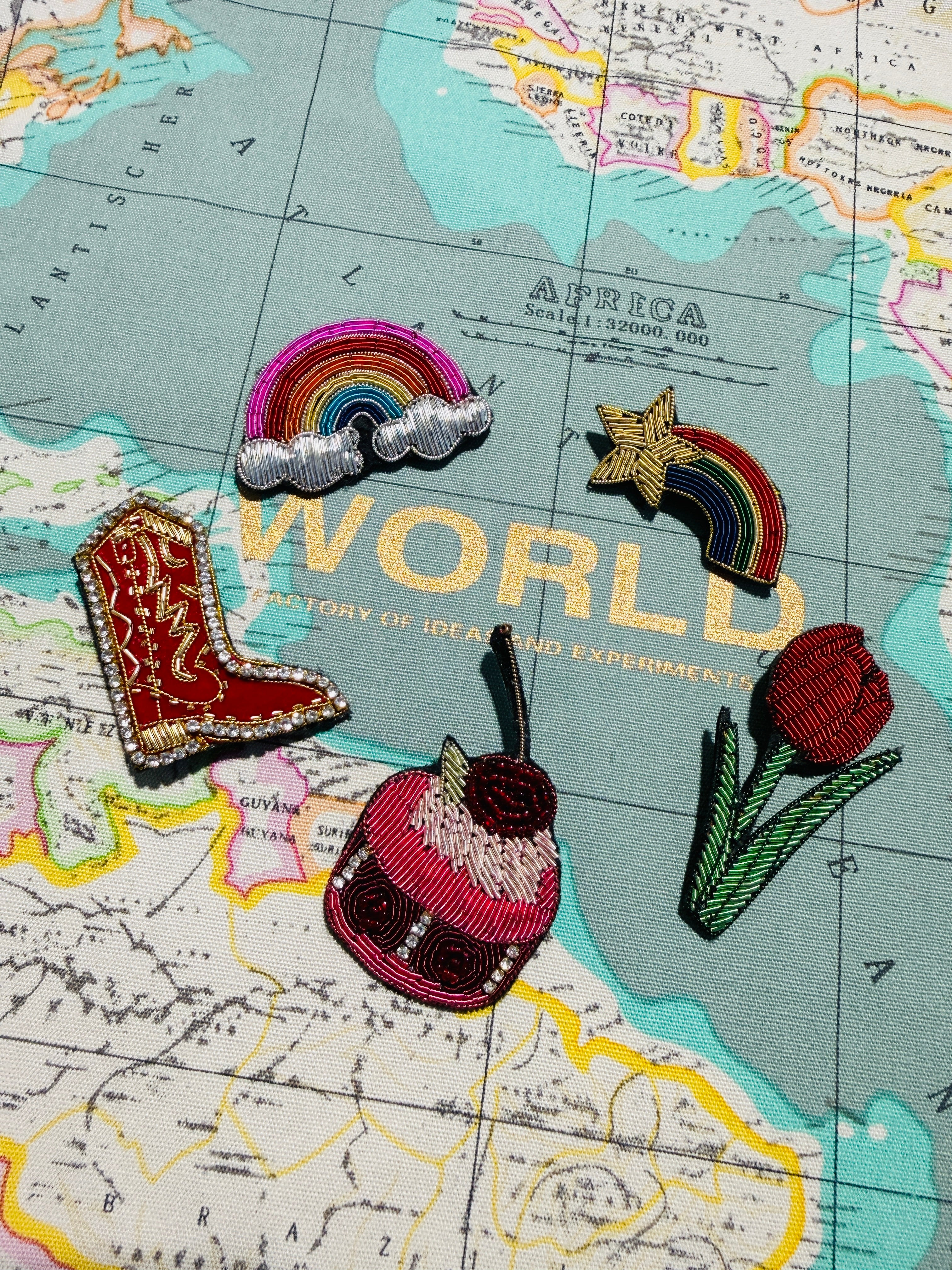 WORLD Bullion Brooch - Shooting Rainbow Star