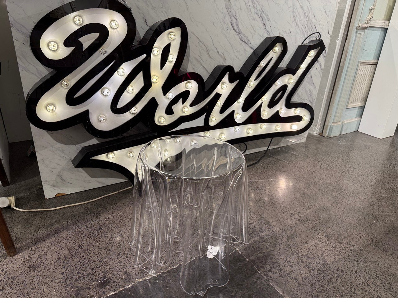 Essey: Illusion Table Clear