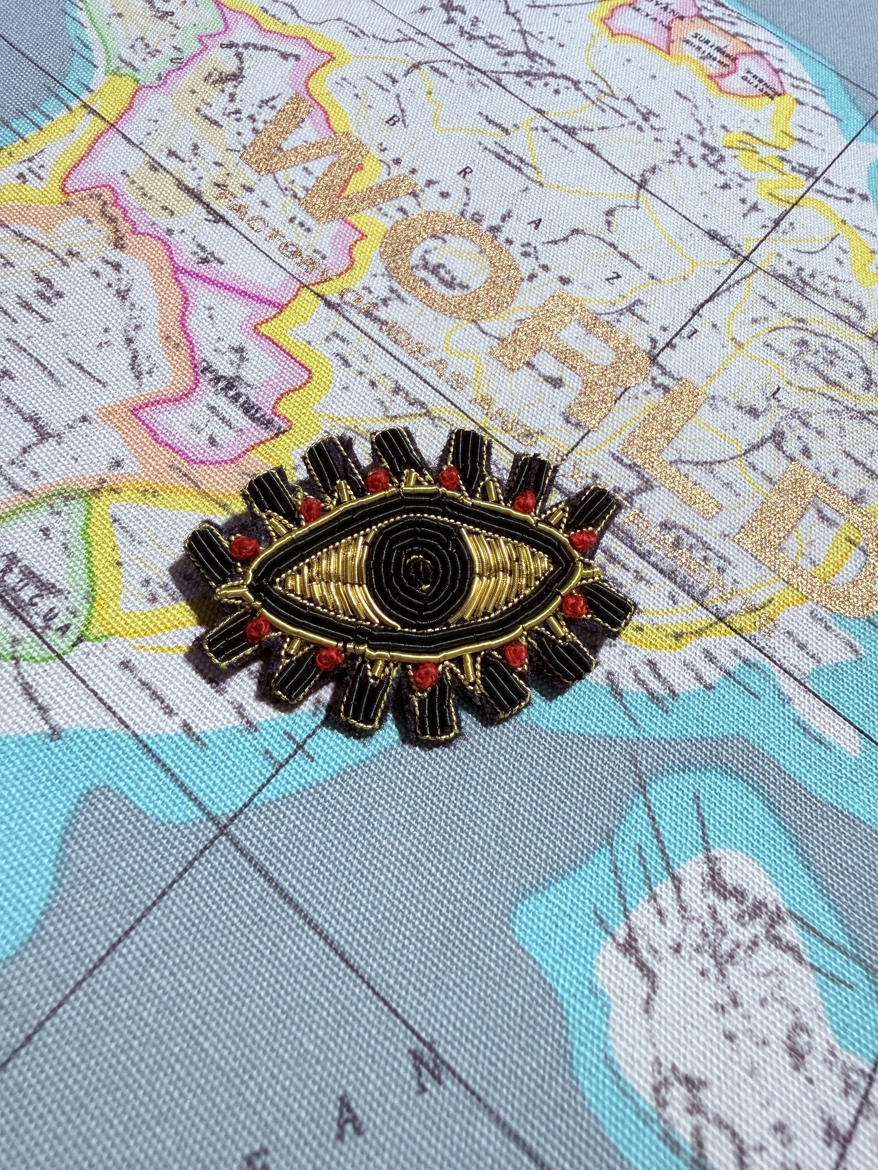 WORLD Bullion Brooch -  Gimme a Gold Green Eye