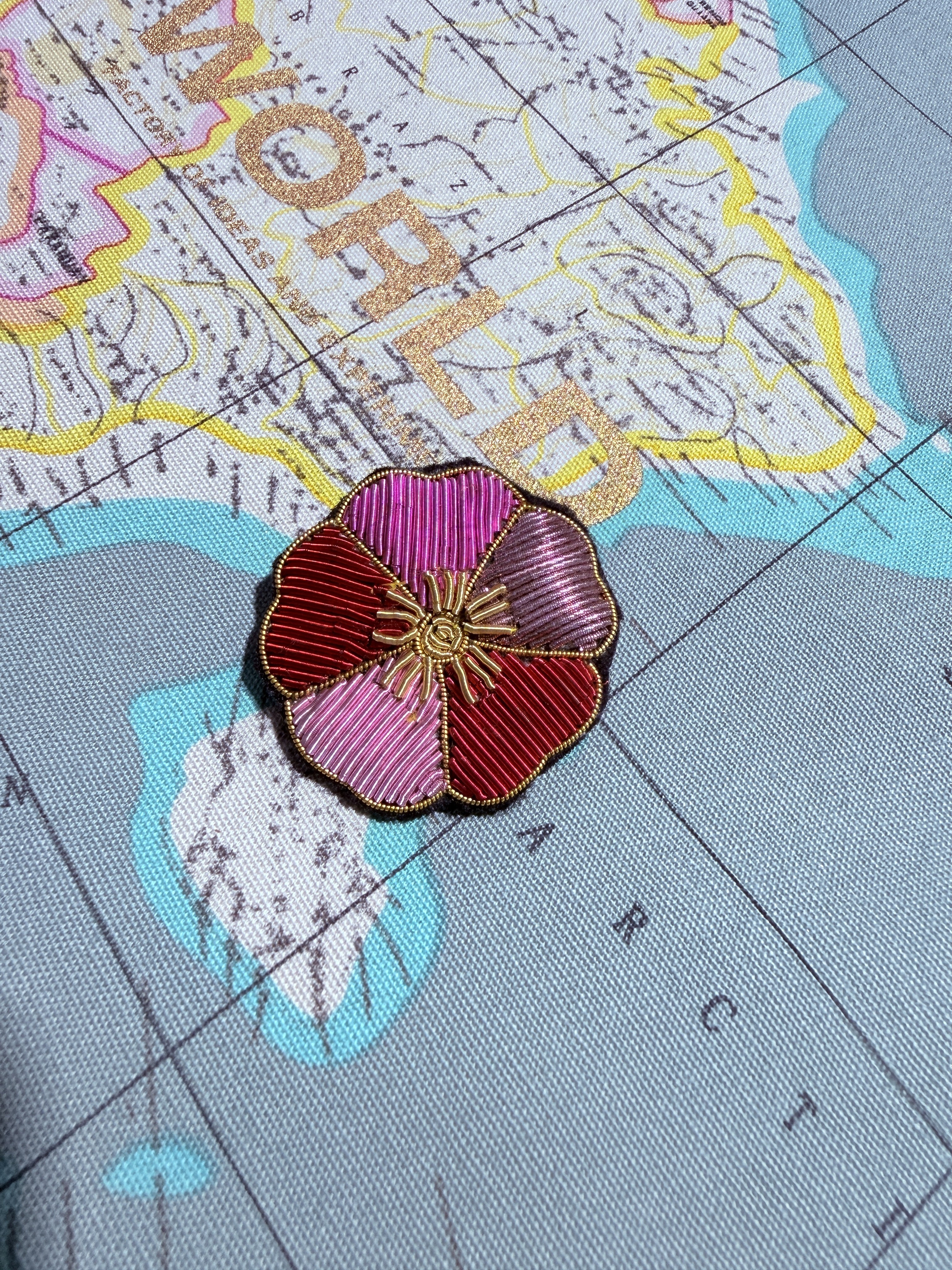WORLD Bullion Brooch - Dianthus Red & Pink Flower