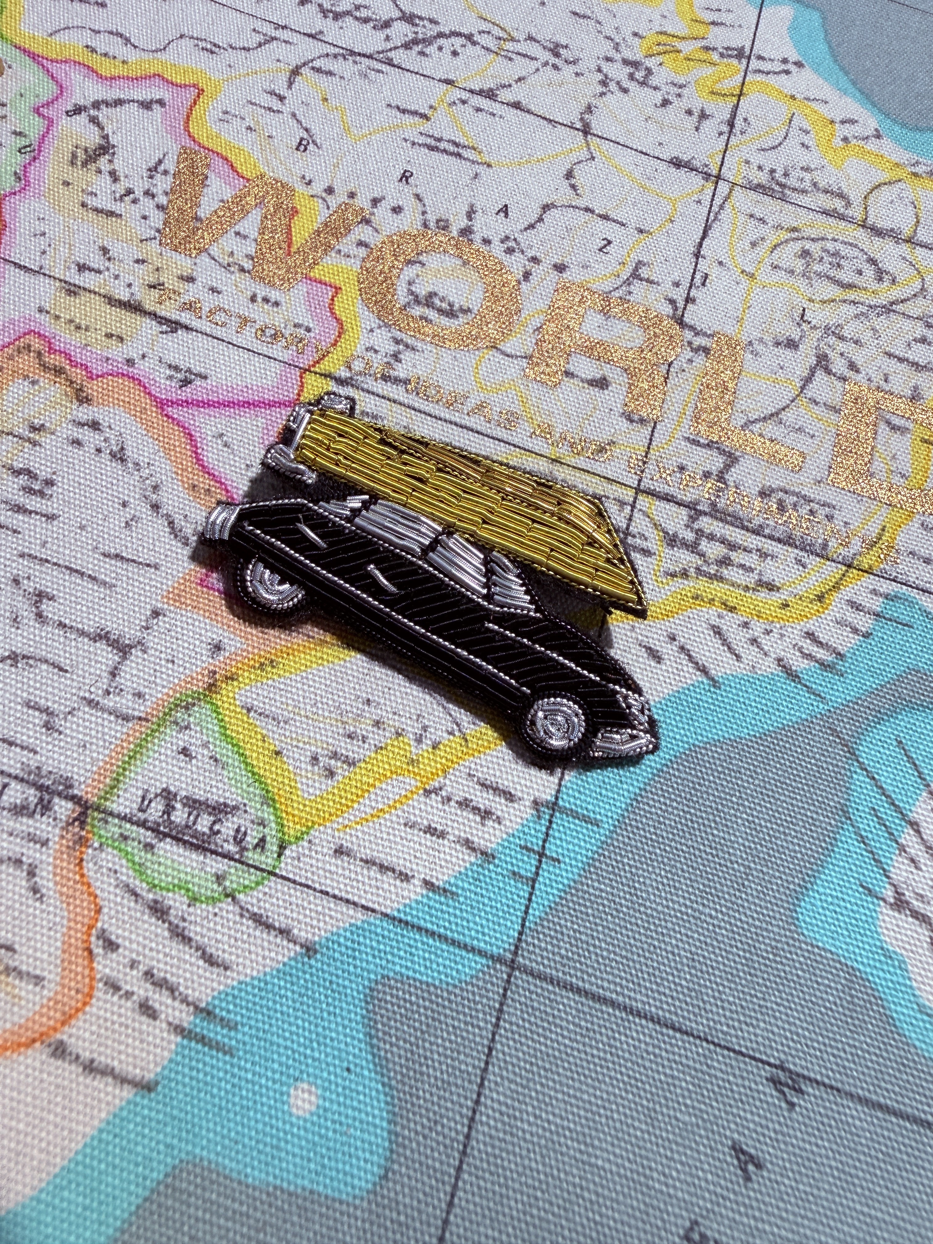 WORLD Bullion Brooch - Citroën DS