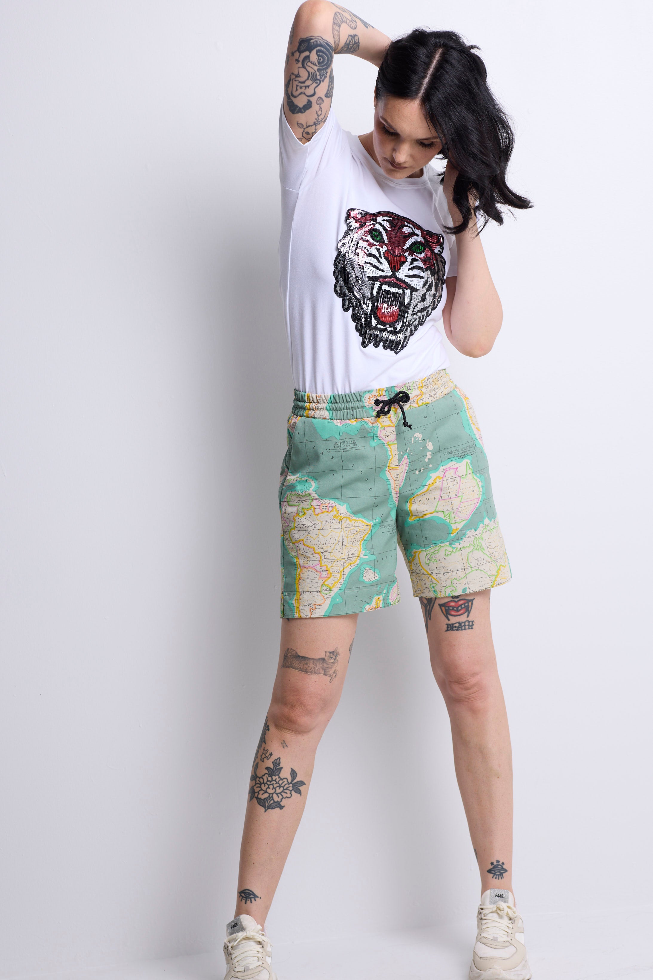 WORLD 5065 Flow T-Shirt White w/ Sequin Tiger (UNISEX)