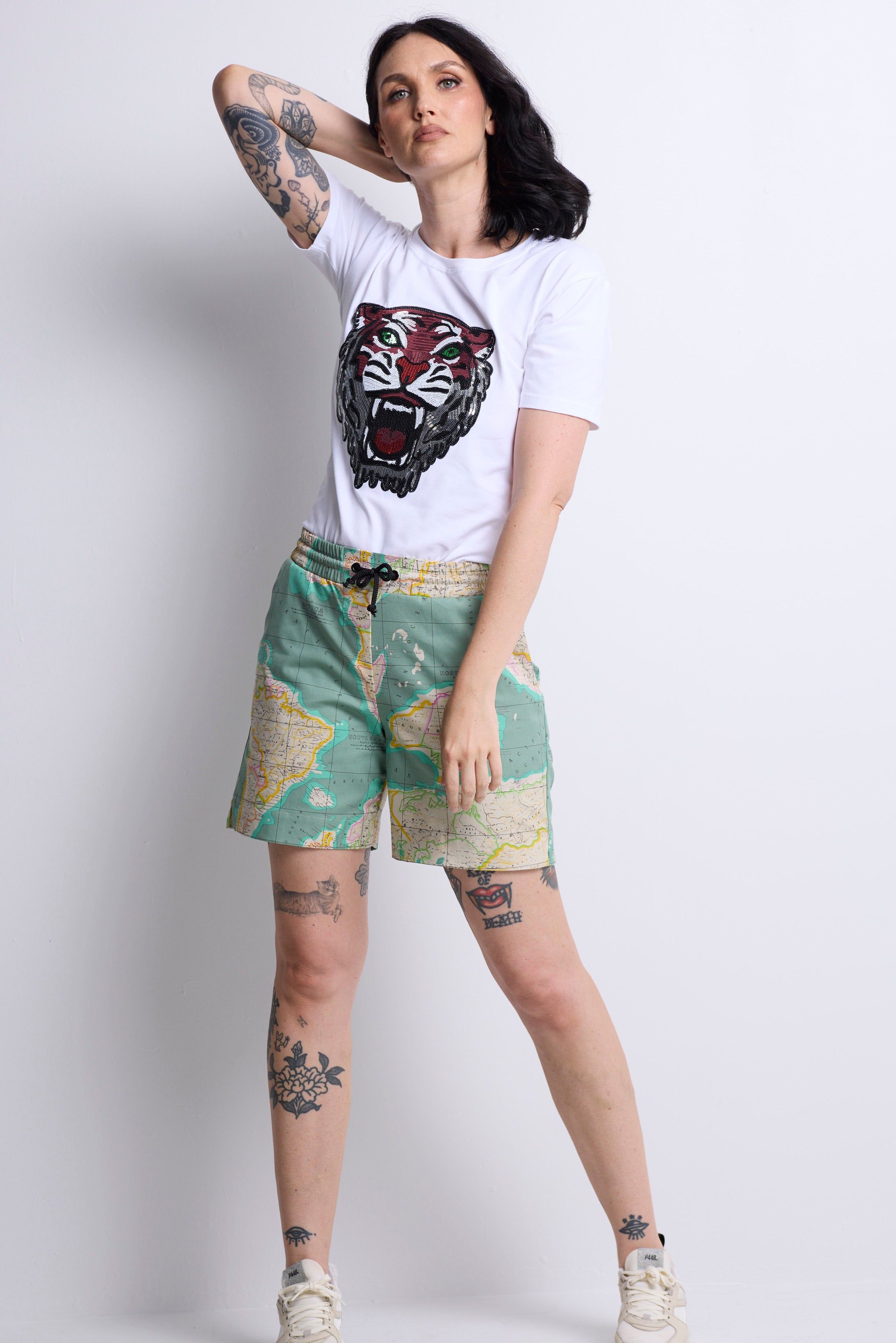 WORLD 5065 Flow T-Shirt White w/ Sequin Tiger (UNISEX)