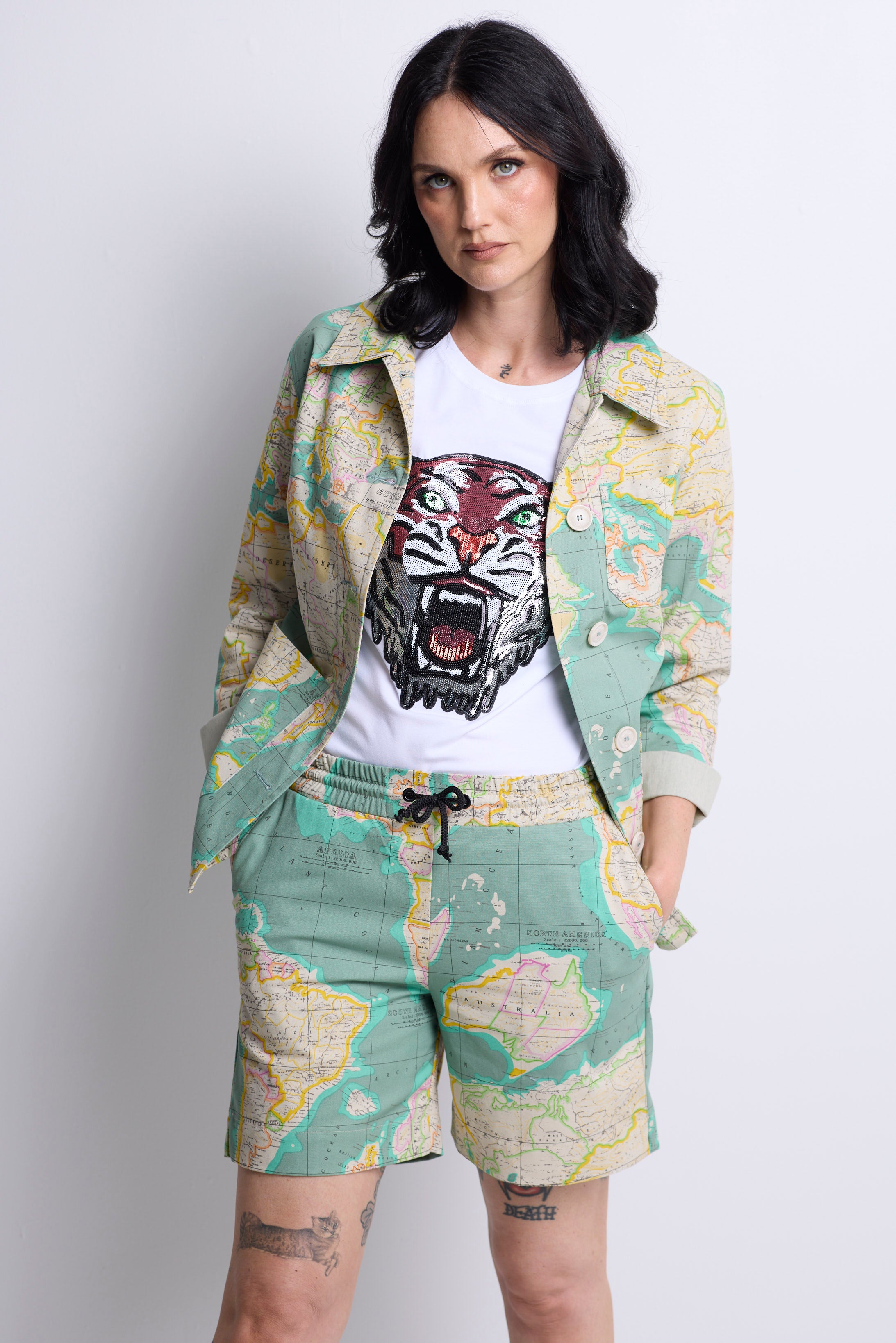 WORLD 5065 Flow T-Shirt White w/ Sequin Tiger (UNISEX)