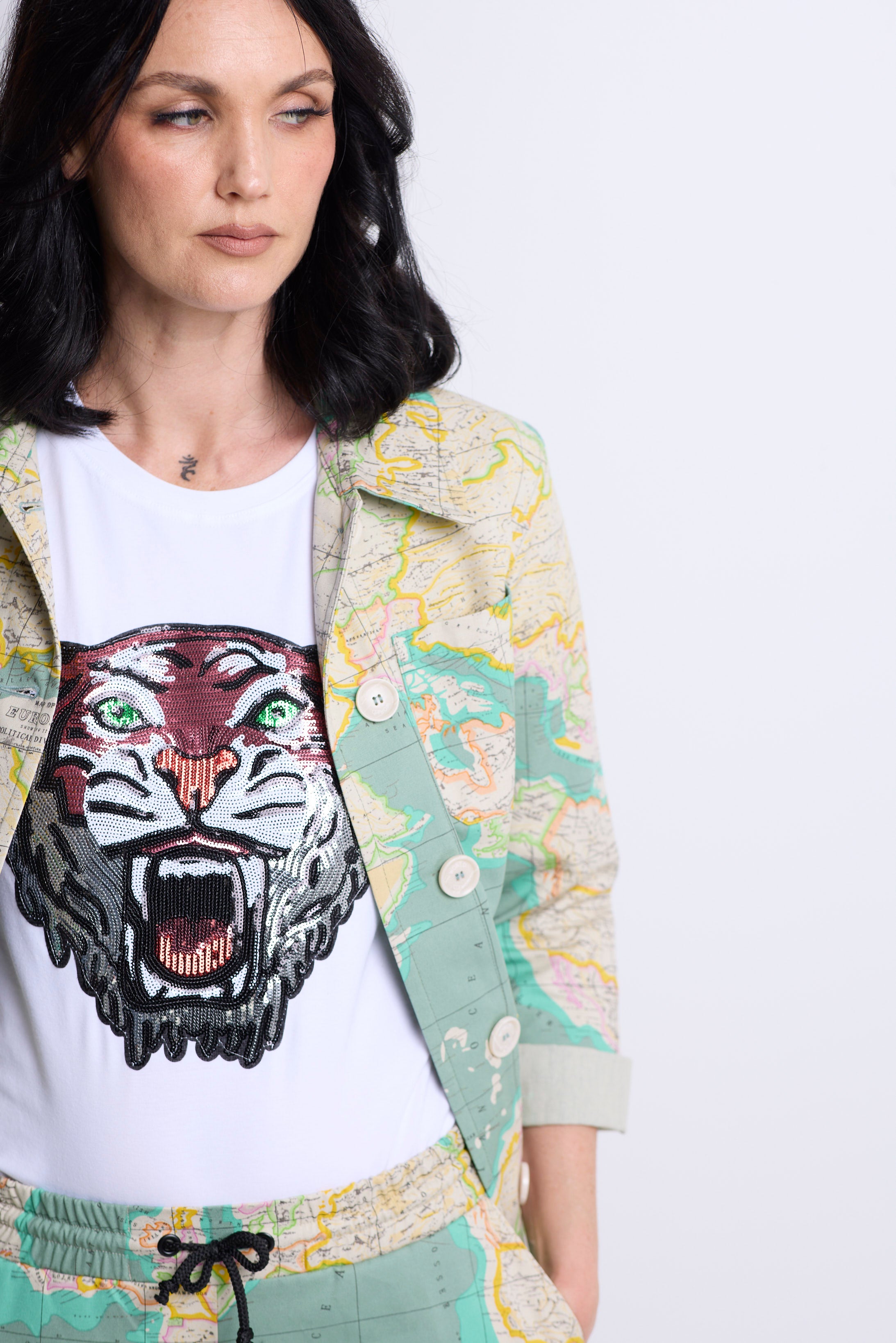 WORLD 5065 Flow T-Shirt White w/ Sequin Tiger (UNISEX)
