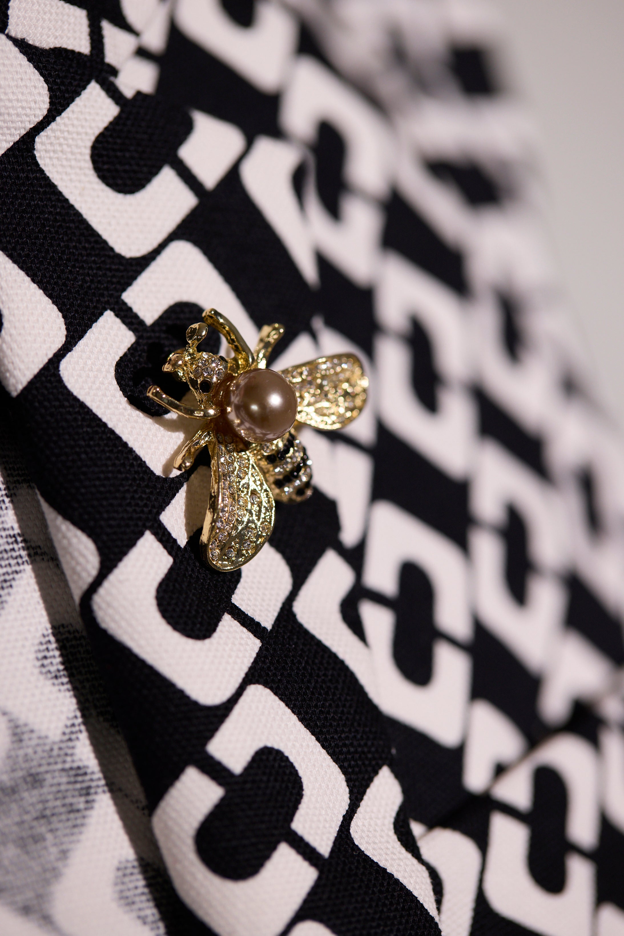 Lapel Brooch: Bee with Big Pearl